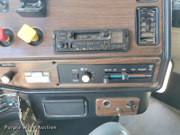 image for item ML9474 1995 Freightliner FLD120  semi truck