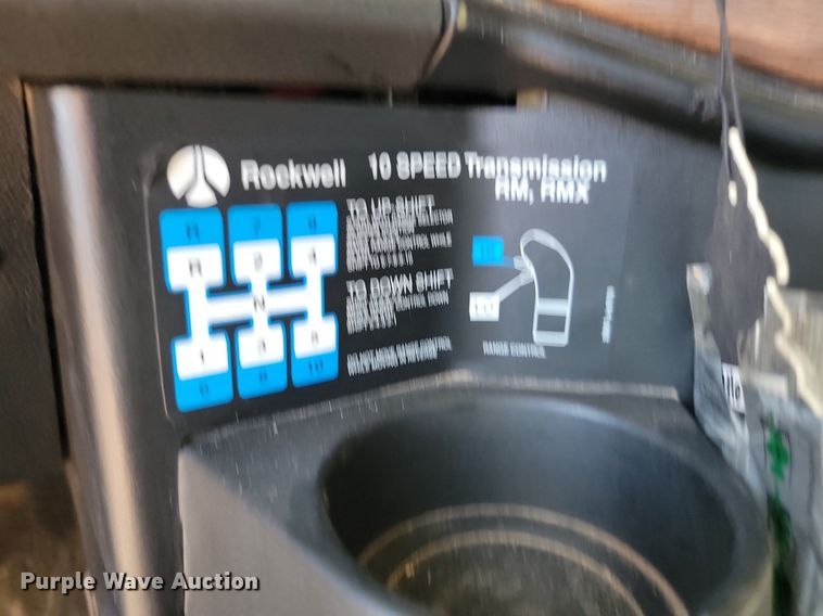 image for item ML9474 1995 Freightliner FLD120  semi truck