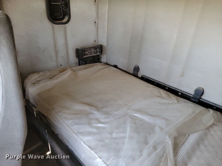 image for item ML9474 1995 Freightliner FLD120  semi truck