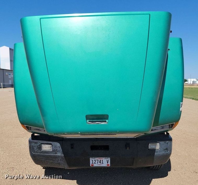 image for item ML9474 1995 Freightliner FLD120  semi truck