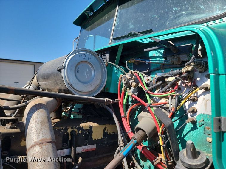 image for item ML9474 1995 Freightliner FLD120  semi truck