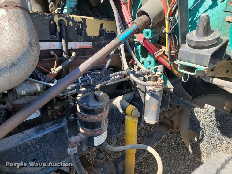 image for item ML9474 1995 Freightliner FLD120  semi truck