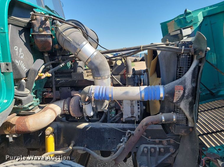 image for item ML9474 1995 Freightliner FLD120  semi truck