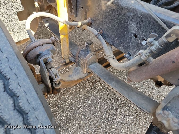 image for item ML9474 1995 Freightliner FLD120  semi truck