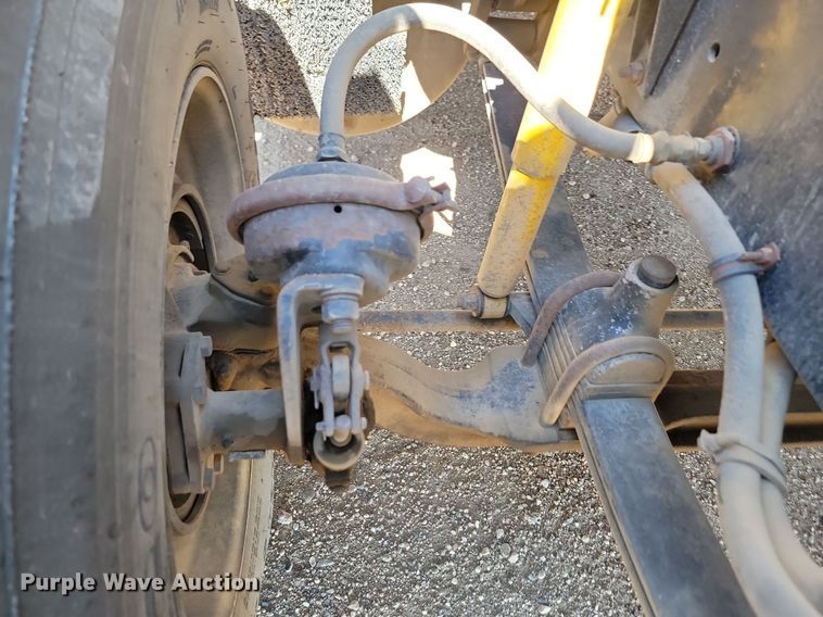 image for item ML9474 1995 Freightliner FLD120  semi truck