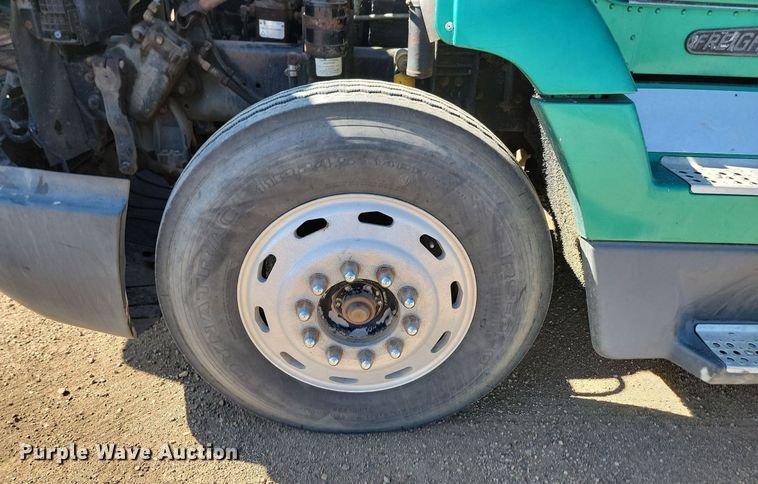 image for item ML9474 1995 Freightliner FLD120  semi truck