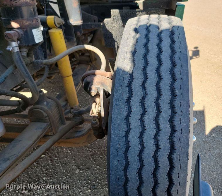 image for item ML9474 1995 Freightliner FLD120  semi truck