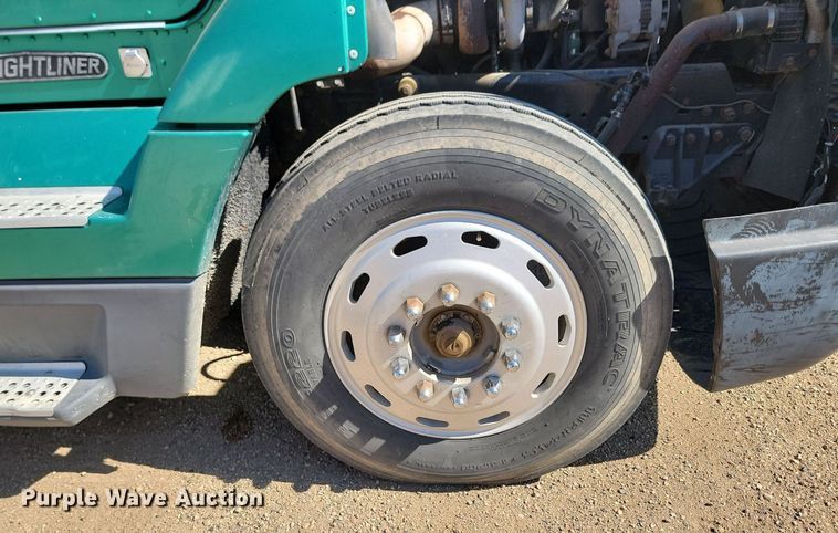 image for item ML9474 1995 Freightliner FLD120  semi truck