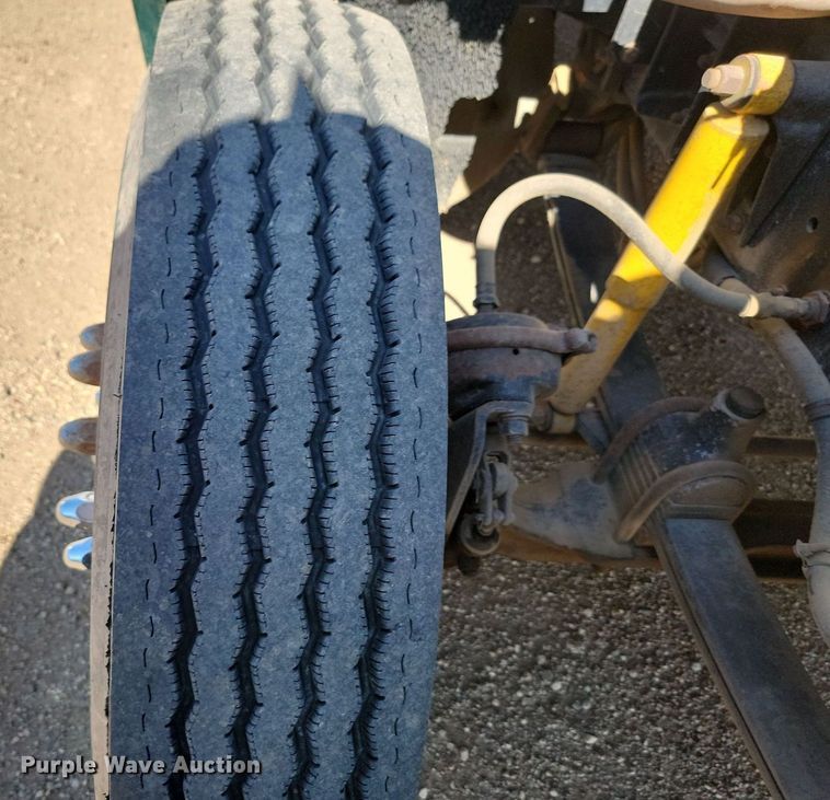 image for item ML9474 1995 Freightliner FLD120  semi truck