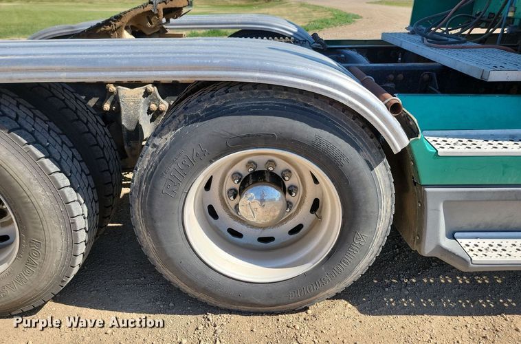 image for item ML9474 1995 Freightliner FLD120  semi truck