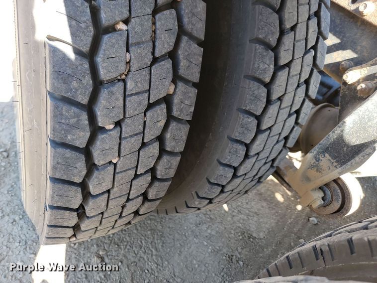 image for item ML9474 1995 Freightliner FLD120  semi truck