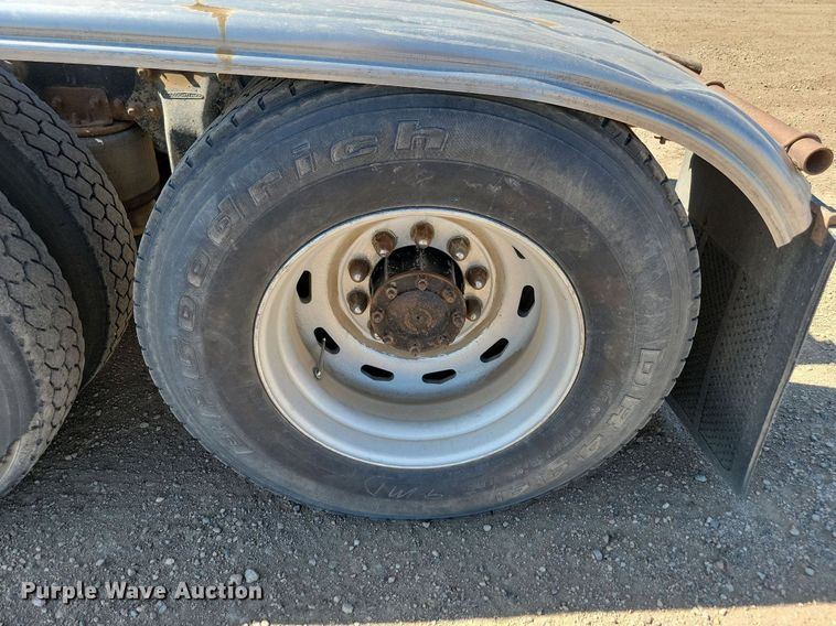 image for item ML9474 1995 Freightliner FLD120  semi truck