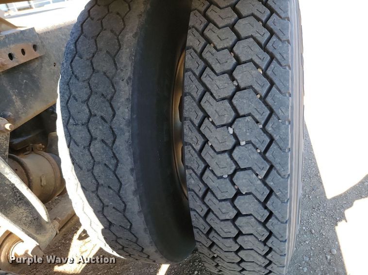 image for item ML9474 1995 Freightliner FLD120  semi truck