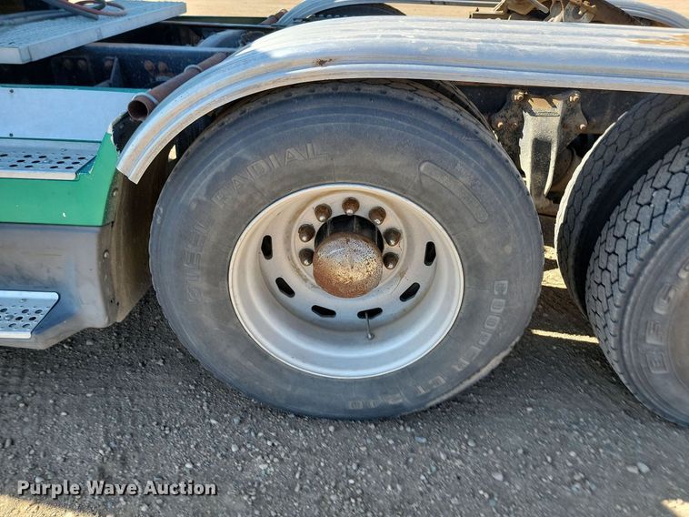 image for item ML9474 1995 Freightliner FLD120  semi truck