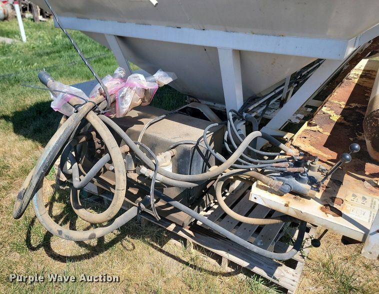 image for item ML9476 Willmar Side Shooter 16  fertilizer delivery bed