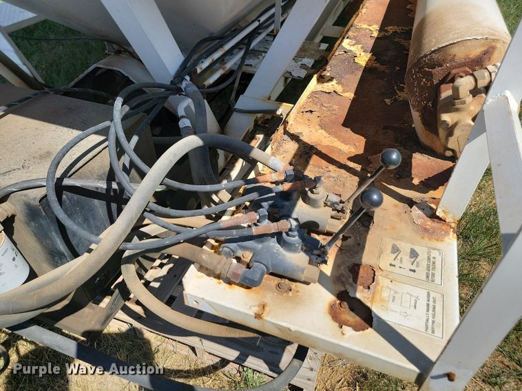 image for item ML9476 Willmar Side Shooter 16  fertilizer delivery bed