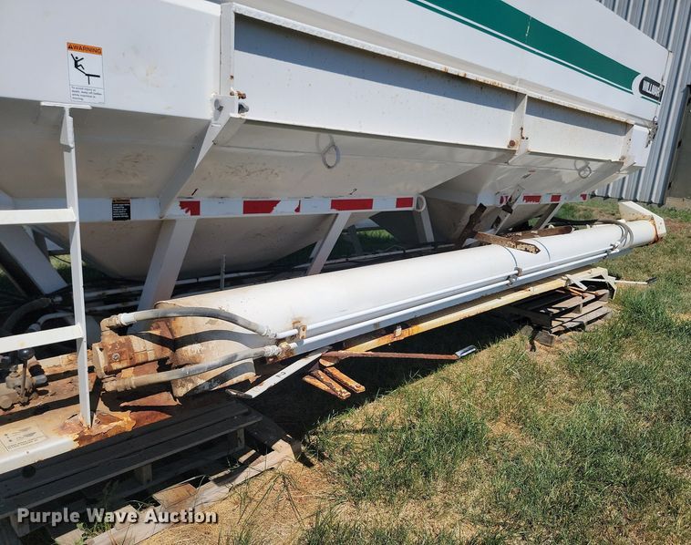image for item ML9476 Willmar Side Shooter 16  fertilizer delivery bed