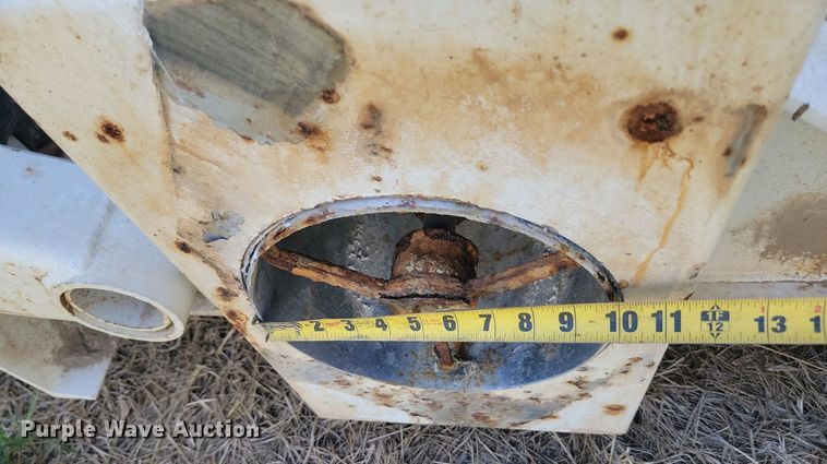 image for item ML9476 Willmar Side Shooter 16  fertilizer delivery bed