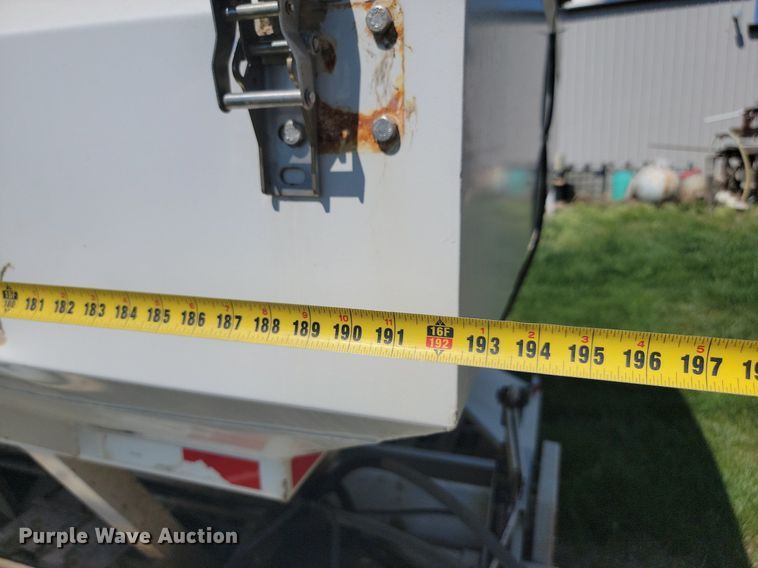 image for item ML9476 Willmar Side Shooter 16  fertilizer delivery bed