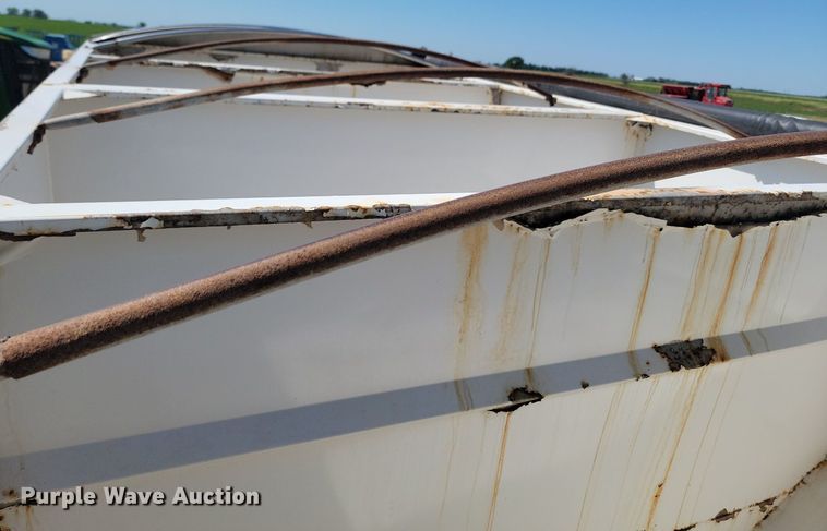 image for item ML9476 Willmar Side Shooter 16  fertilizer delivery bed