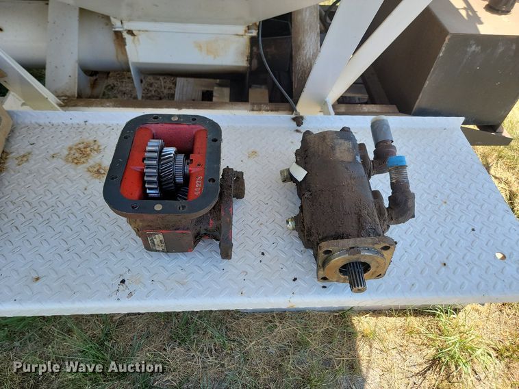 image for item ML9476 Willmar Side Shooter 16  fertilizer delivery bed