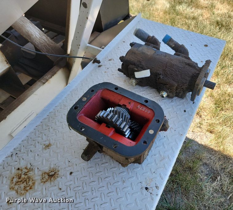 image for item ML9476 Willmar Side Shooter 16  fertilizer delivery bed