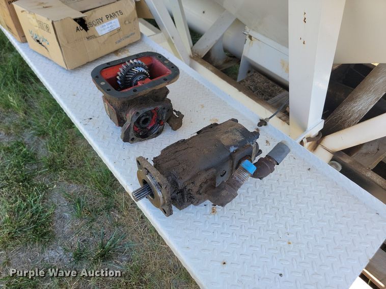 image for item ML9476 Willmar Side Shooter 16  fertilizer delivery bed