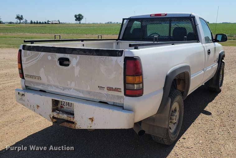 image for item ML9484 2004 GMC Sierra 2500HD  pickup truck