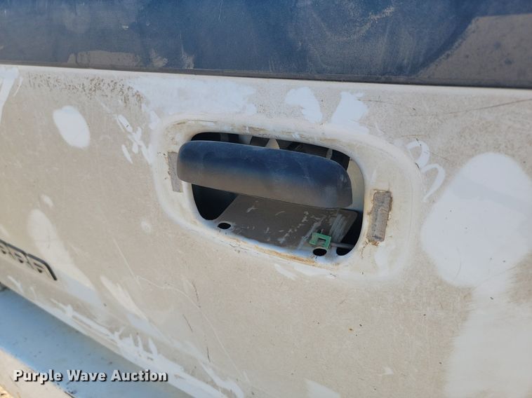 image for item ML9484 2004 GMC Sierra 2500HD  pickup truck