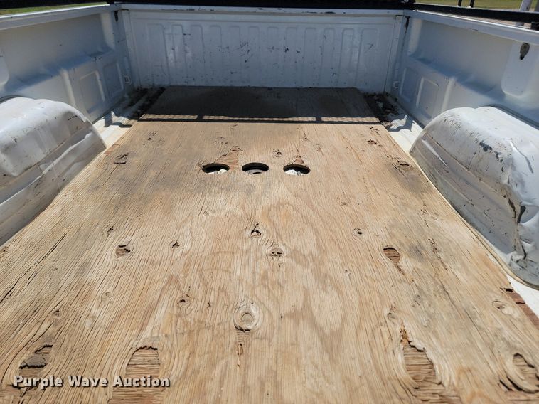 image for item ML9484 2004 GMC Sierra 2500HD  pickup truck