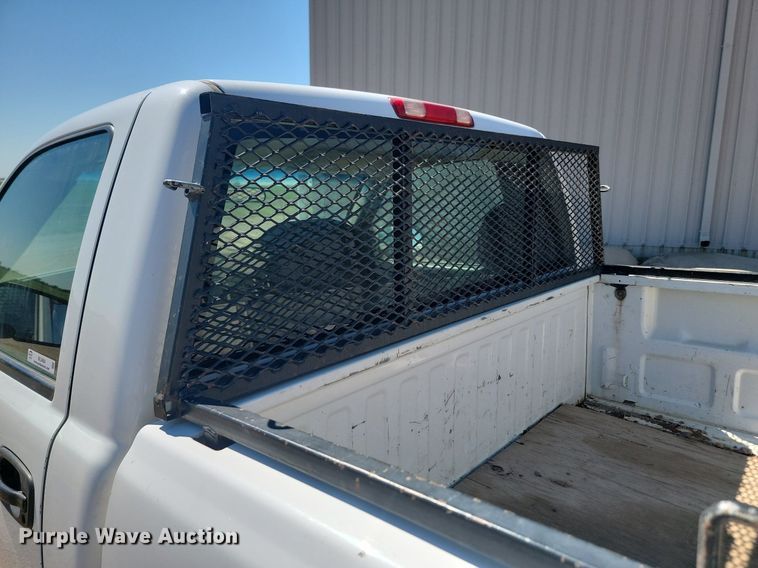 image for item ML9484 2004 GMC Sierra 2500HD  pickup truck