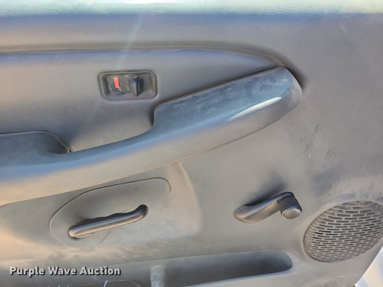 image for item ML9484 2004 GMC Sierra 2500HD  pickup truck