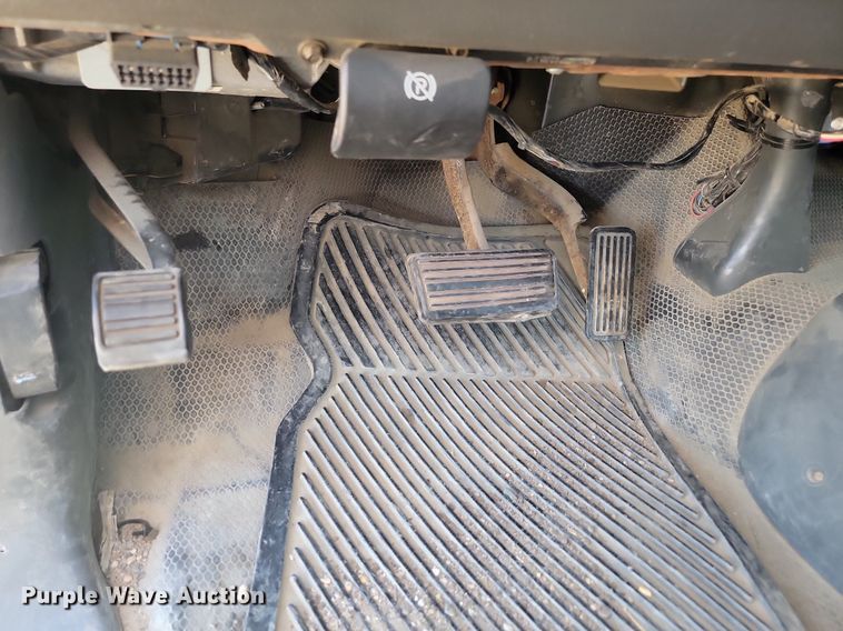 image for item ML9484 2004 GMC Sierra 2500HD  pickup truck