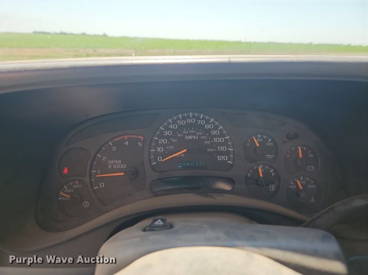 image for item ML9484 2004 GMC Sierra 2500HD  pickup truck