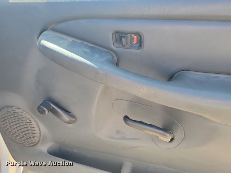 image for item ML9484 2004 GMC Sierra 2500HD  pickup truck