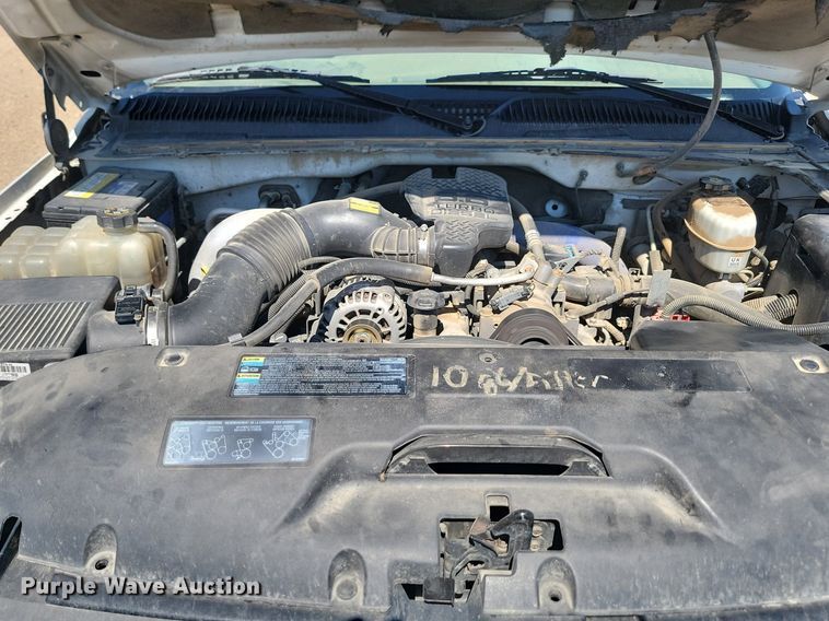 image for item ML9484 2004 GMC Sierra 2500HD  pickup truck