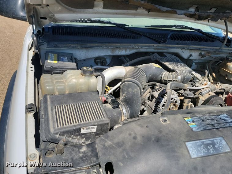 image for item ML9484 2004 GMC Sierra 2500HD  pickup truck