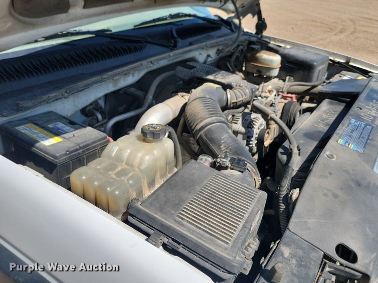 image for item ML9484 2004 GMC Sierra 2500HD  pickup truck