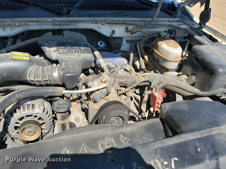 image for item ML9484 2004 GMC Sierra 2500HD  pickup truck