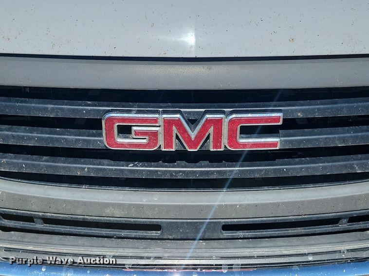 image for item ML9484 2004 GMC Sierra 2500HD  pickup truck