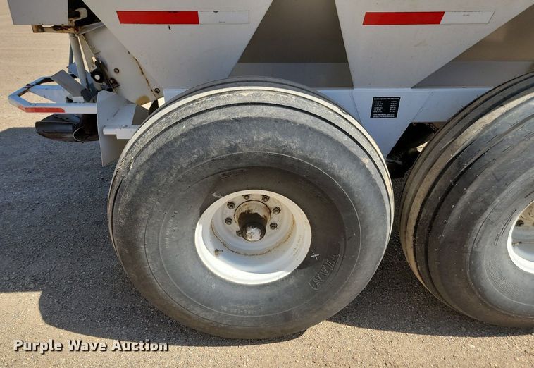 image for item ML9485 2002 Willmar Super 800  spreader