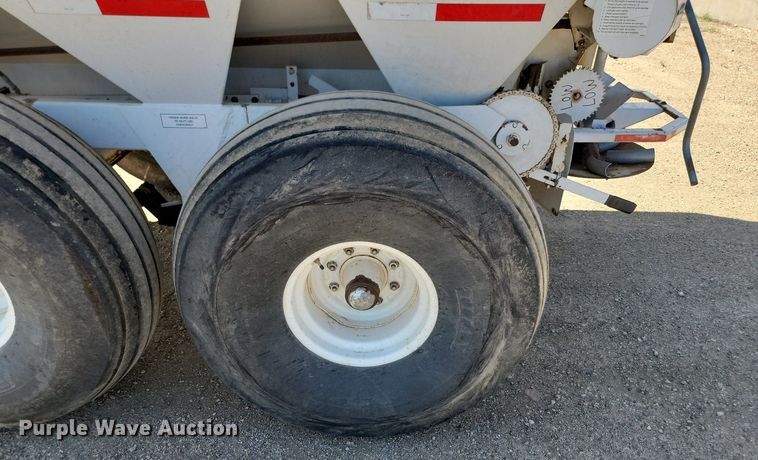 image for item ML9485 2002 Willmar Super 800  spreader