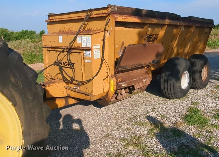 image for item MY9391 Knight 8024  manure spreader