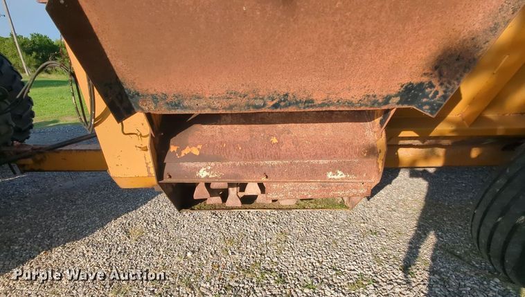 image for item MY9391 Knight 8024  manure spreader