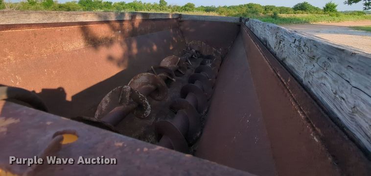 image for item MY9391 Knight 8024  manure spreader