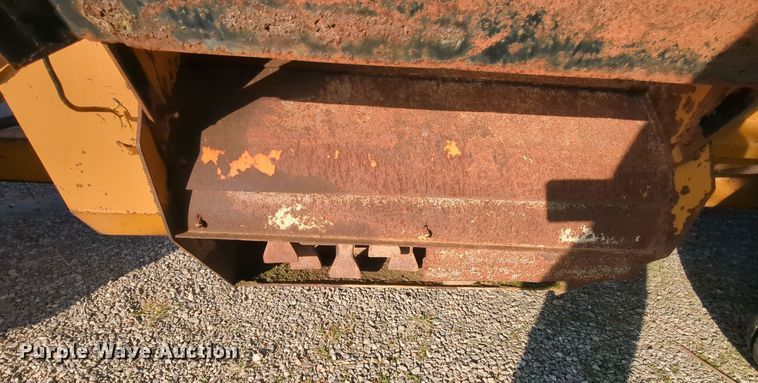 image for item MY9391 Knight 8024  manure spreader