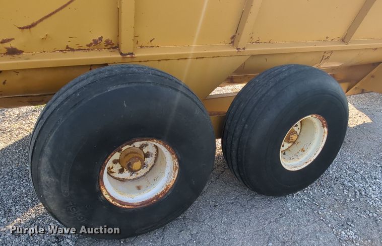 image for item MY9391 Knight 8024  manure spreader