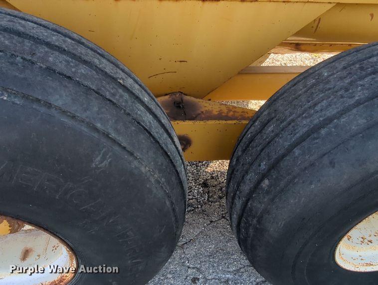 image for item MY9391 Knight 8024  manure spreader