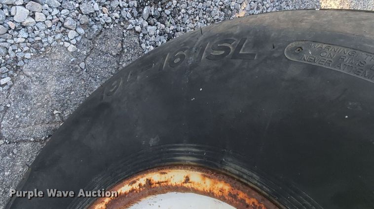 image for item MY9391 Knight 8024  manure spreader