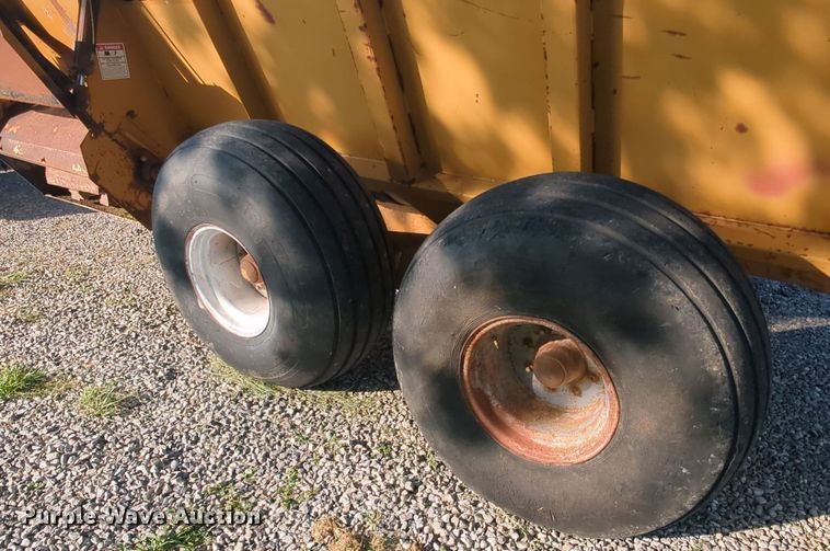 image for item MY9391 Knight 8024  manure spreader